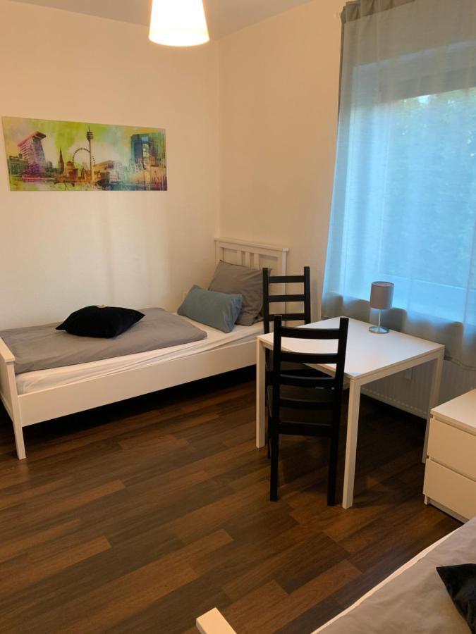 Bed and Breakfast Zum Armen Mann Düsseldorf Esterno foto
