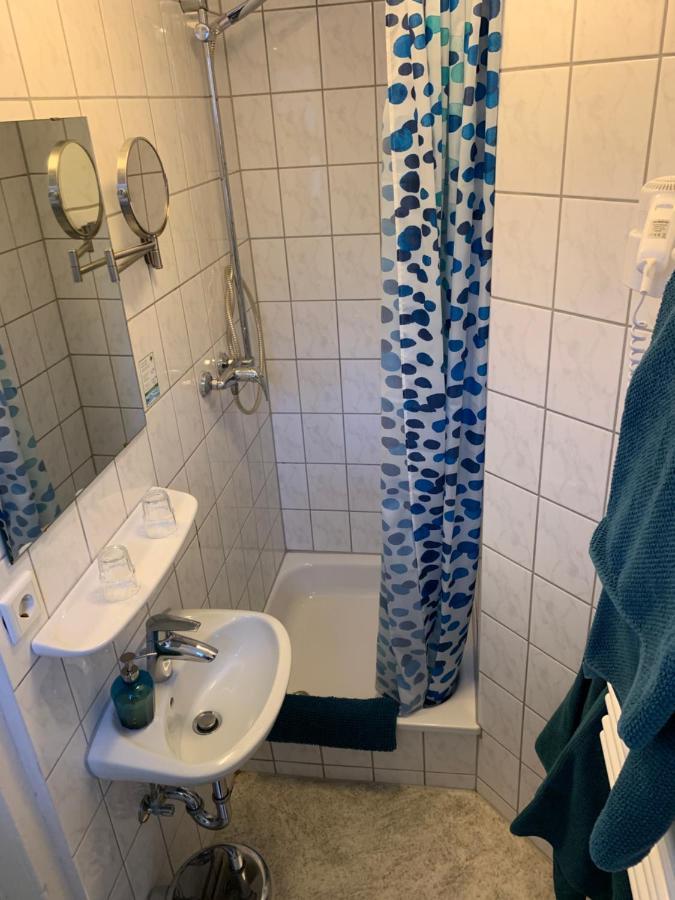 Bed and Breakfast Zum Armen Mann Düsseldorf Esterno foto