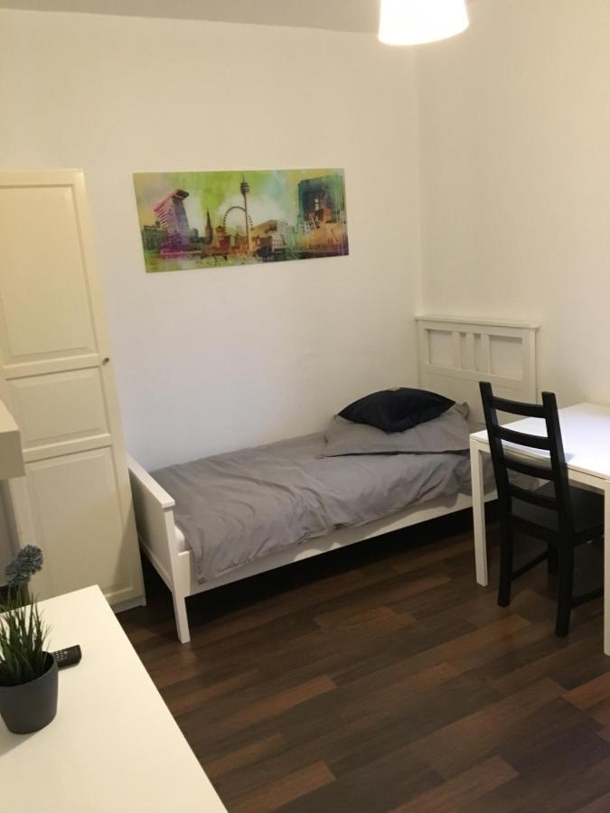 Bed and Breakfast Zum Armen Mann Düsseldorf Esterno foto
