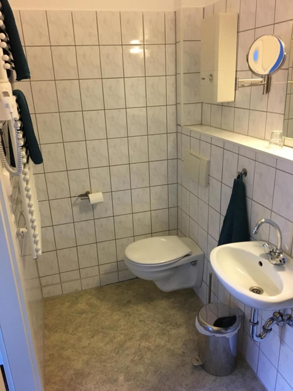 Bed and Breakfast Zum Armen Mann Düsseldorf Esterno foto